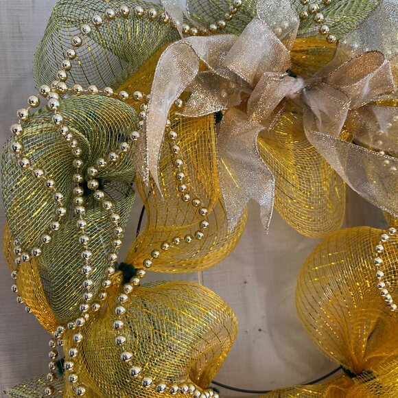 Festive Handmade Green and Gold Christmas Wreath - Picture 4 of 5
